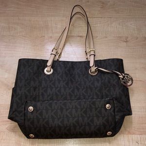 Micheal Kors purse